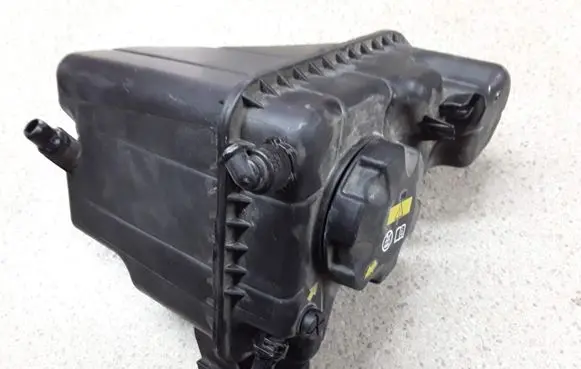 Coolant expansion tank/reservoir