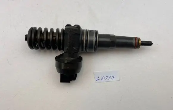 Volkswagen Caddy Fuel injector 038130073B