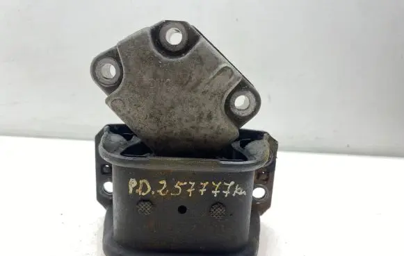 Peugeot 307 Engine mount bracket 9636583980