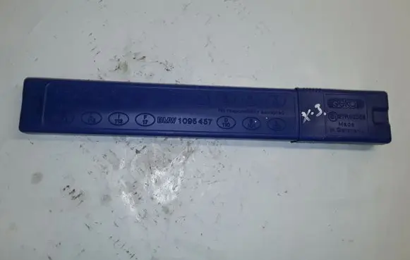 BMW X3 E83 Emergency warning sign 1095457 E127R03566