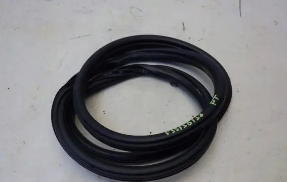 Mini One - Cooper F56 F55 Rear door rubber seal (on body) 