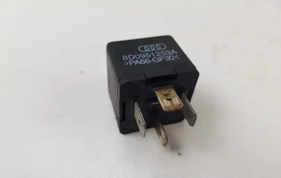 Audi A6 S6 C5 4B Other relay 8D0951253A