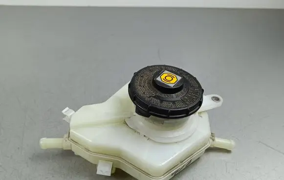 Brake fluid reservoir