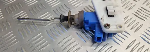 Audi 80 90 S2 B4 Central locking vacuum pump 893862153C