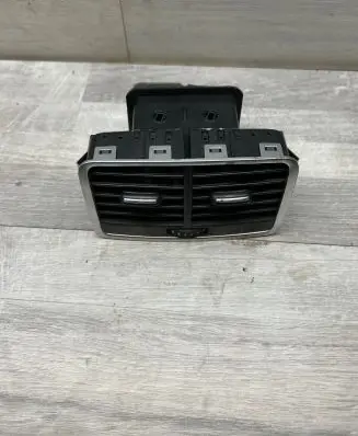 Rear air vent grill