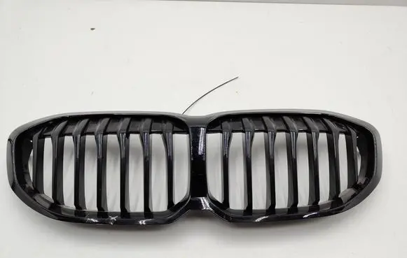 BMW 1 F40 Front bumper upper radiator grill 7076802