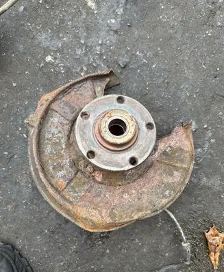 Volkswagen PASSAT B5 Rear wheel hub