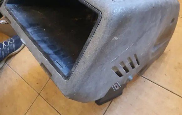 Glove box