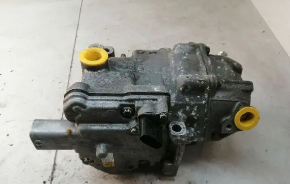 Toyota Yaris Air conditioning (A/C) compressor (pump) 0422001350 ES14C 06875