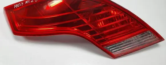 Ford Focus Tailgate rear/tail lights 6N41-13A603-A