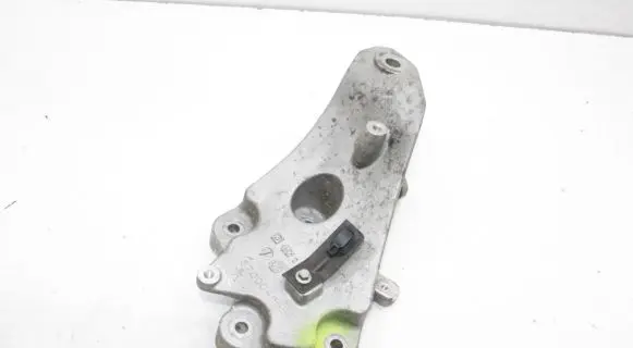 Maserati Quattroporte Engine mounting bracket 670004865