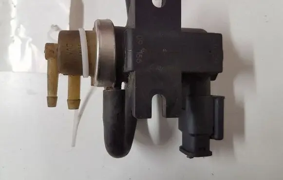 Citroen C4 I Picasso Turbo solenoid valve 70163300