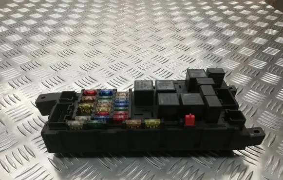 Volvo V70 Fuse module 518717004 8637841