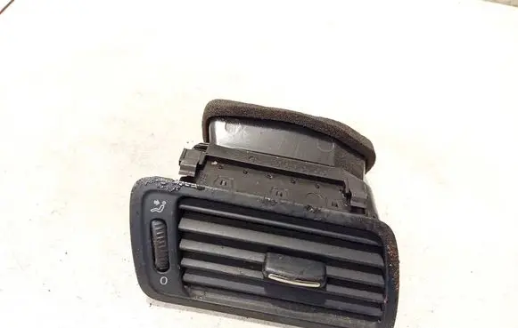 Volkswagen PASSAT B6 Dash center air vent grill 3c1819702e