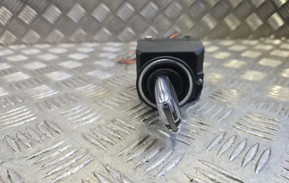 Mercedes-Benz ML W164 Ignition lock A1645451308