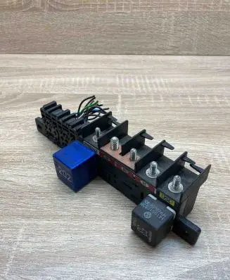 Audi A4 S4 B5 8D Fuse module 8L0941822A 8960830200