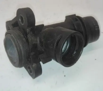 Volkswagen PASSAT B6 Engine coolant pipe/hose 06F121131C