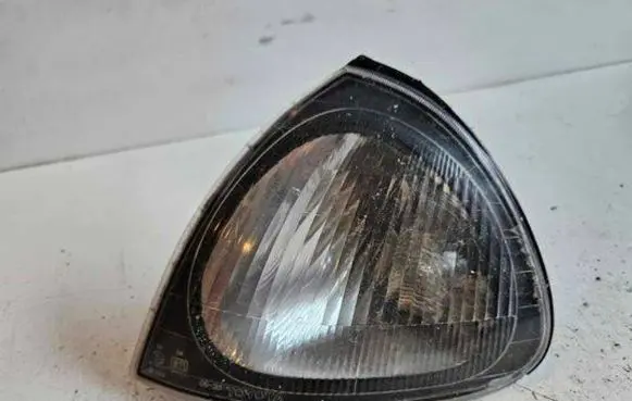 Toyota Avensis T220 Front indicator light 01989
