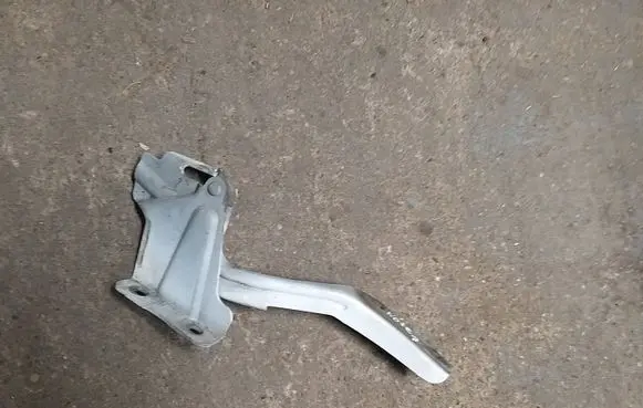 Nissan Note (E12) Engine bonnet/hood hinges