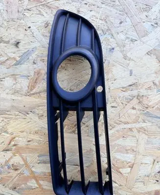 Audi A4 S4 B7 8E 8H Front bumper lower grill 8H0807681