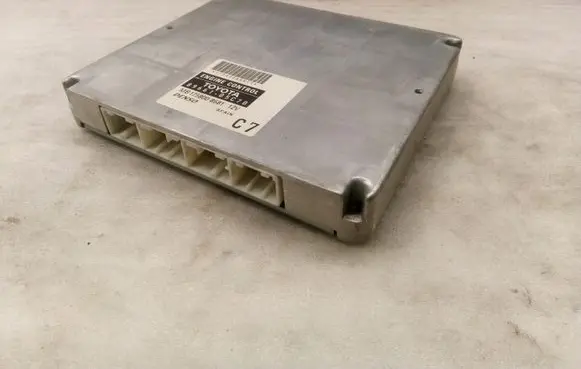 Toyota Avensis T250 Engine control unit/module MB1758008681 8966105C70