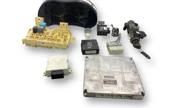 Toyota Avensis T250 Engine ECU kit and lock set 8966105C80 MB1758009251
