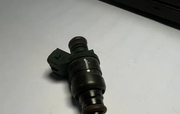 Audi A3 S3 8L Fuel injector 037906031AA