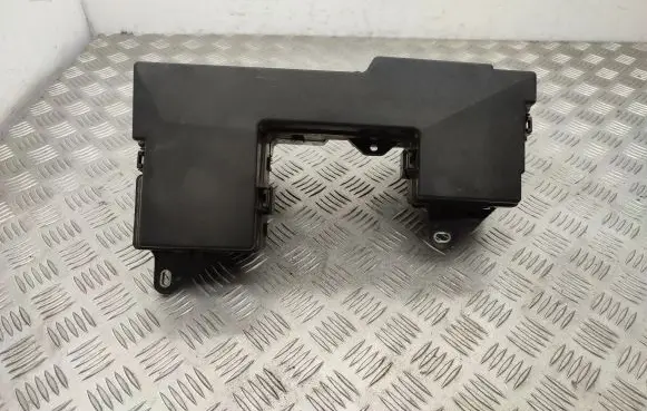 Jaguar XF X250 Fuse module 8X2T14A003AA