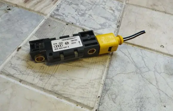 Audi A4 S4 B6 8E 8H Airbag deployment crash/impact sensor 8E0959643A