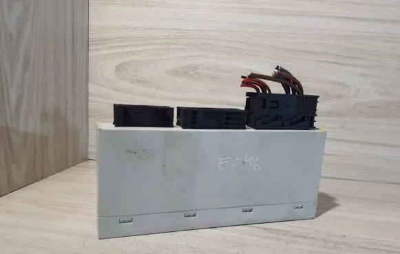 BMW 3 E46 Central body control module 6944843 689667 FT11111