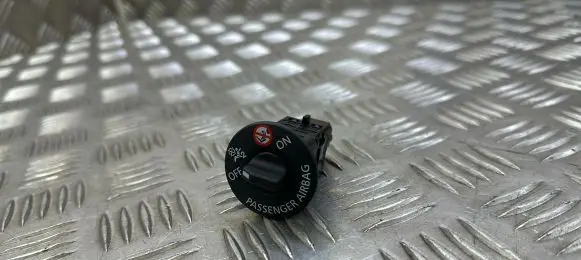 Renault Megane IV Passenger airbag on/off switch 681995290R