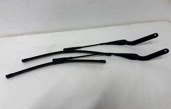 BMW 1 E81 E87 Front wiper blade arm