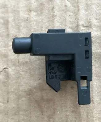 Volkswagen Polo V 6R Brake pedal sensor switch 1J0947561