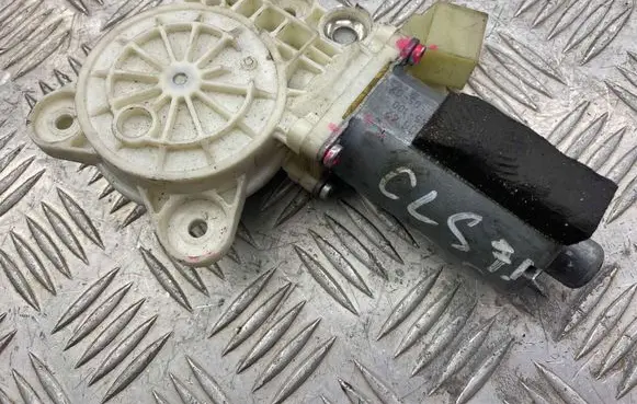 Mercedes-Benz CLS C219 Front door window regulator motor 0130821432