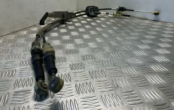 Nissan Juke I F15 Gear shift cable linkage 344131KG0A