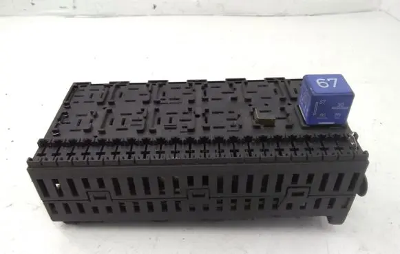 Volkswagen Golf II Fuse module 357937039