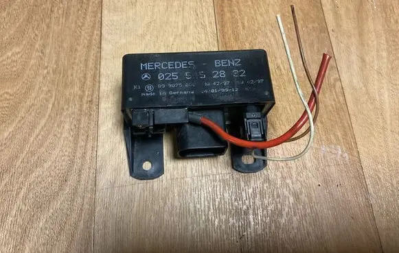 Mercedes-Benz A W168 Glow plug pre-heat relay 0255452832 899075004