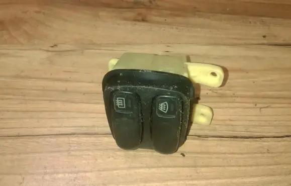 Mazda Xedos 6 Windscreen/window heater switch