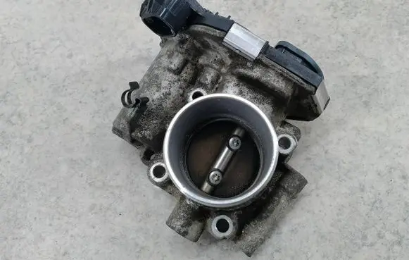 Opel Astra J Throttle body valve 55562270