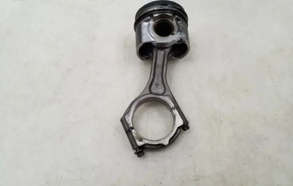 Subaru Outback Piston with connecting rod