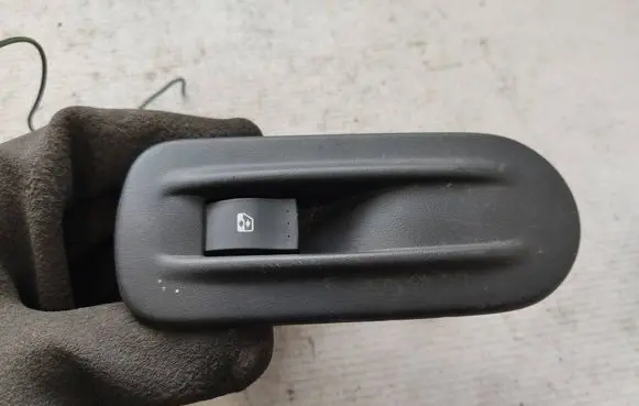 Renault Master II Electric window control switch 8200206603
