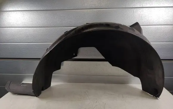 Rear arch fender liner splash guards