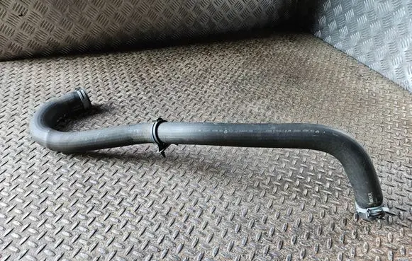 Engine coolant pipe/hose