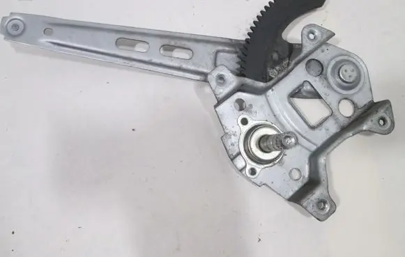 Rear door manual window regulator