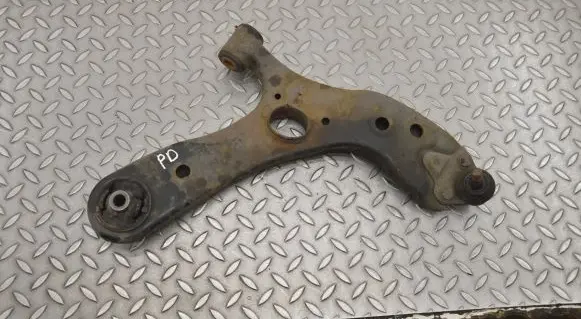 Toyota Prius (XW30) Front lower control arm/wishbone