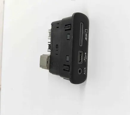 Maserati Ghibli AUX in-socket connector 68332335AB 670102009