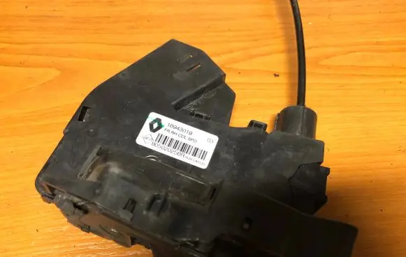 Renault Megane IV Front door lock 16943019