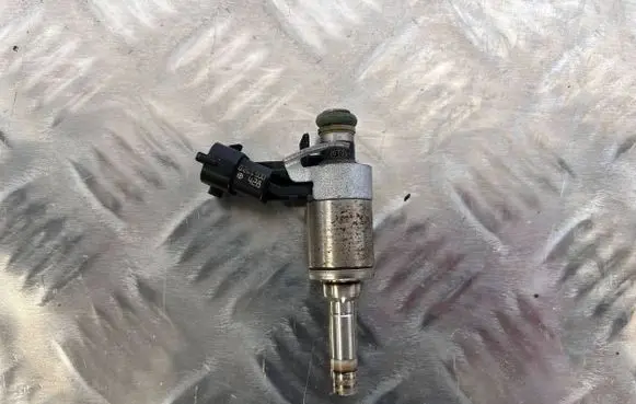 Maserati Levante Fuel injector 0261500