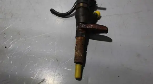 Citroen Xsara Picasso Fuel injector 