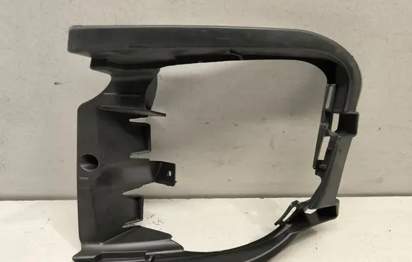 Volkswagen Jetta VI Fog light bracket 